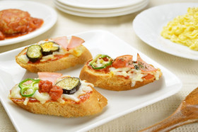 お祝いに！ロースハムのバゲットピザ