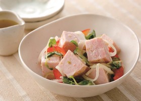 角切りハムと玉ねぎの柚子こしょう和え