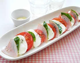 '冷やしトマトとハムのカプレーゼ