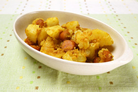 カレールーでウインナー入りポテトサラダ