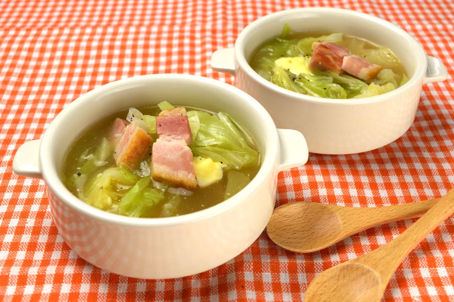 ベーコンとキャベツのチーズコンソメスープ