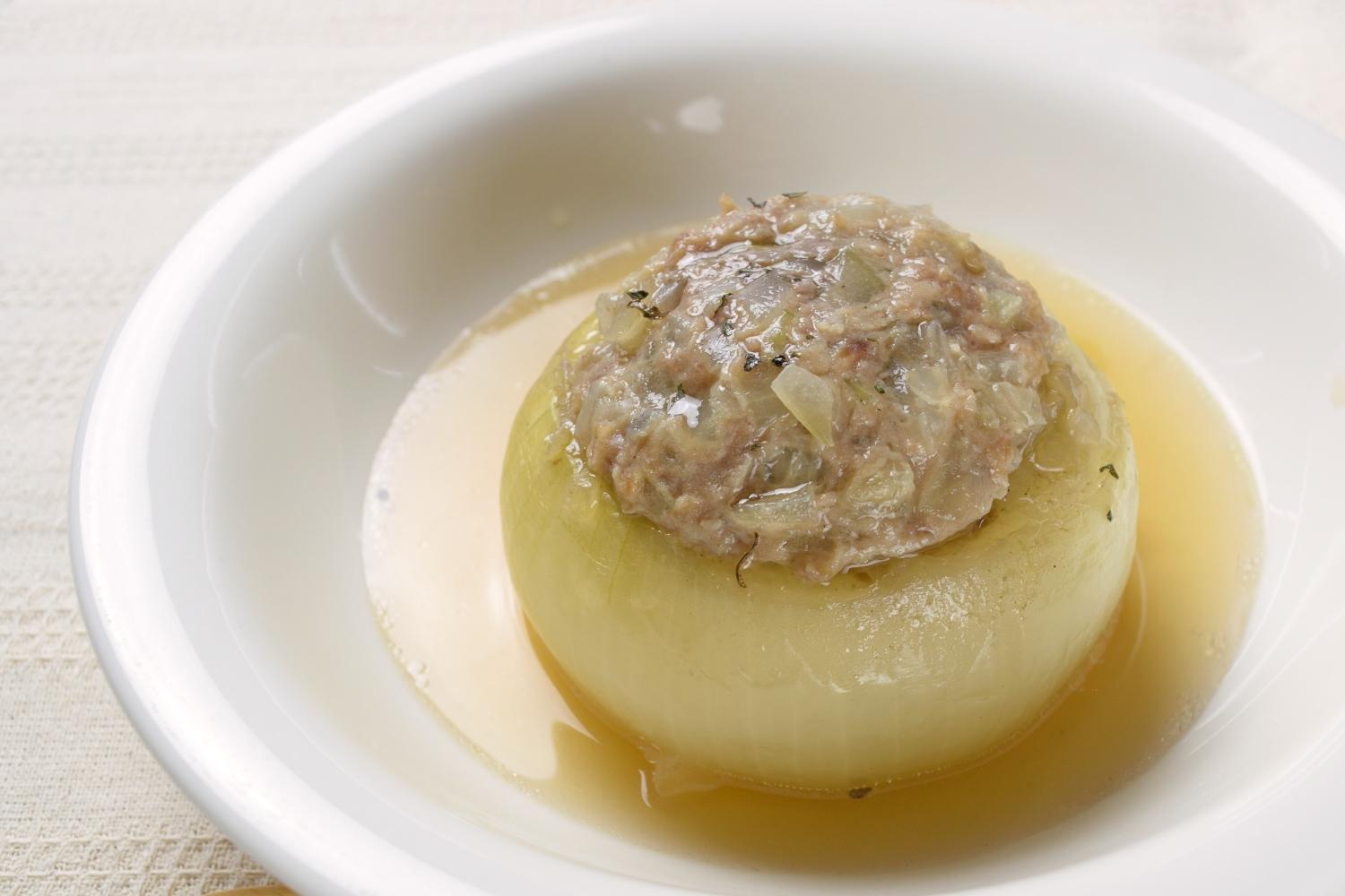 玉ねぎ丸ごと！肉詰めスープ