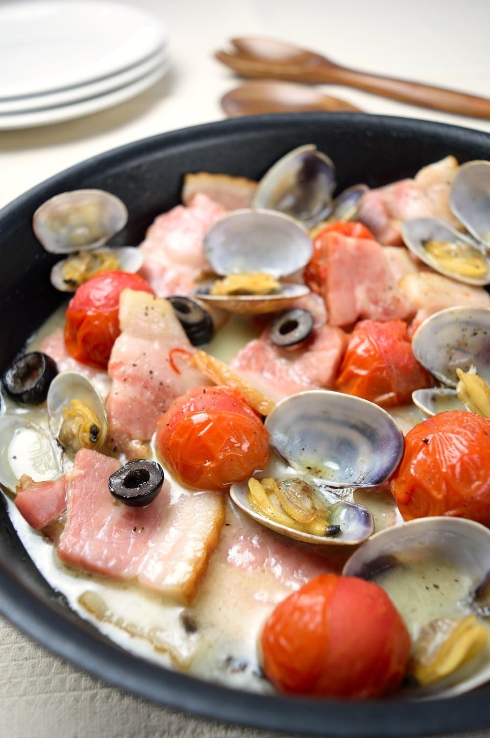 ベーコンとあさりのアクアパッツァ'の手順